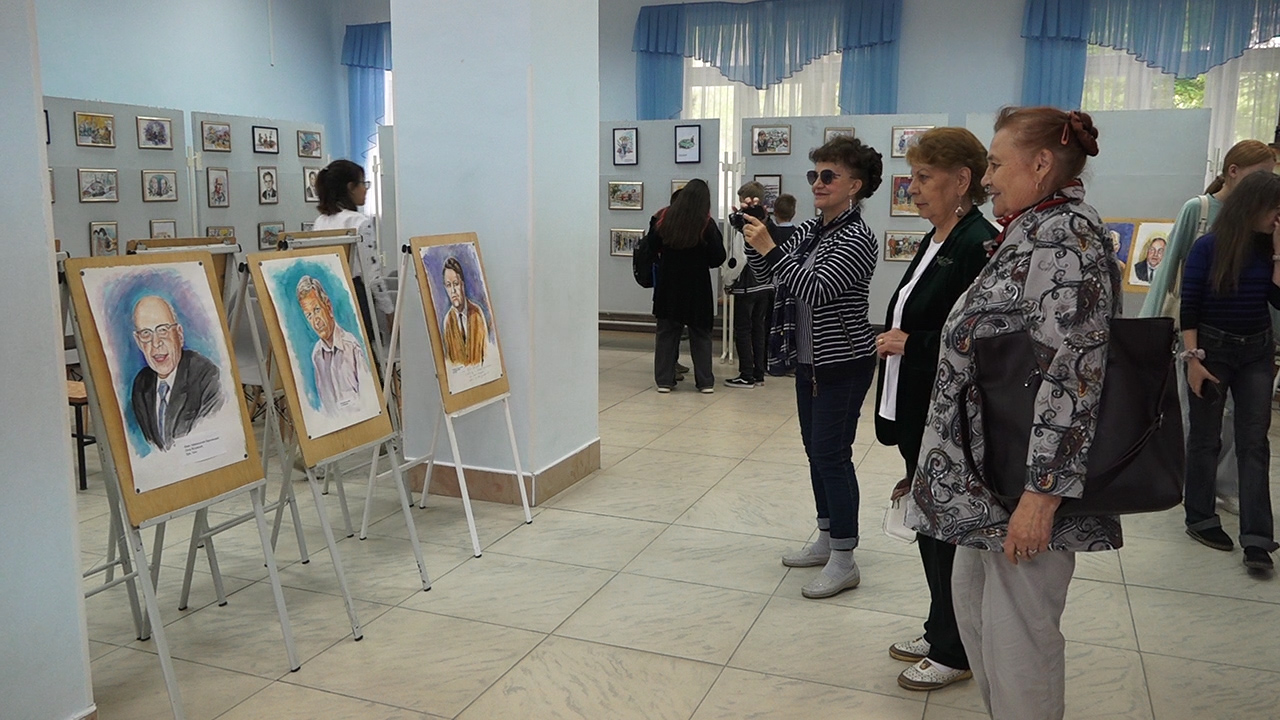 В Салавате работает выставка Петра  Журавлева